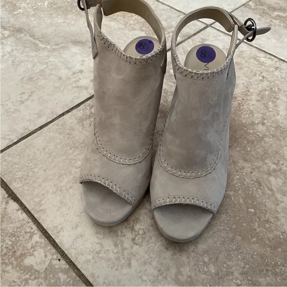 New 8.5 Via Spiga Peep Toe Heels - Picture 1 of 8